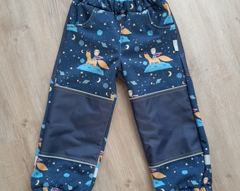 SOFORTKAUF Wetterfeste Softshellhose Matschhose "Adventure" Outdoorhose mit Reflektoren für Sicherheit im Winter, Gr. 128