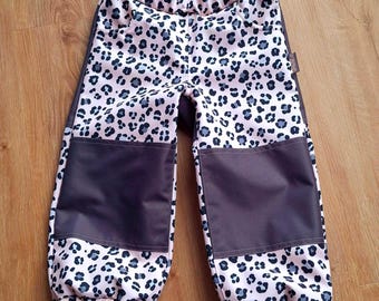Wetterfeste Outdoorhose "Leo" für Kinder-Softshellhose, Wasserdicht und Atmungsaktiv optional mit Reflektoren für Sicherheit auf zartrosa