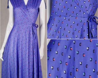 Robe portefeuille florale lilas vintage des années 90 - robe évasée à la taille nouée à la taille - robe midi cache-cœur à col en V - robe de jour décontractée violette estivale 10 - s