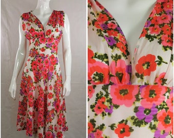 80s vintage floral plunge neck dress - fit flare red floral dress - low cut flowery dress - v front summer dress - floral sun dress - size s