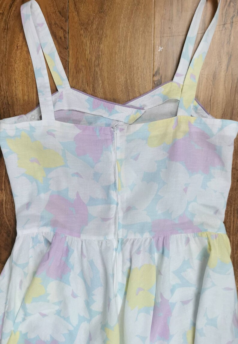 Pastel floral pattern rockabilly swing dress wrap over bodice 80s vintage cotton strappy sundress fit flared wiggle pinup prom dress 10