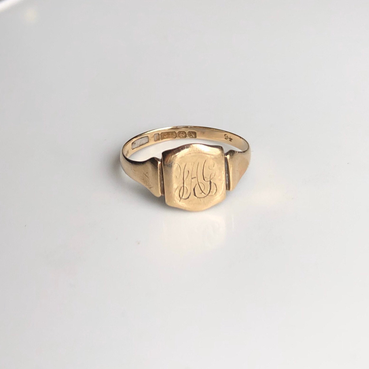 Authenticated used Louis Vuitton Louis Vuitton Signet Ring Monogram Ring/Ring M80191 Notation Size L Metal Gold, Men's, Size: Large, Grey Type