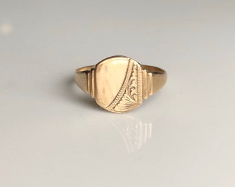 Vintage 9 Carat Yellow Gold Engraved Signet Ring