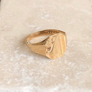 Vintage 9 Carat Gold Signet Ring