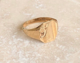 Vintage 9 Carat Gold Signet Ring