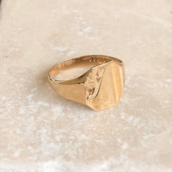 9ct Gold Mens Diamond Signet Ring | Warren James