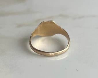 Vintage 9 Carat Yellow Gold Engraved Signet Ring - Etsy