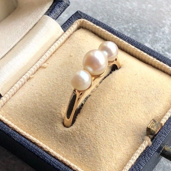 Vintage 18 Karat Yellow Gold Three Pearl Ring