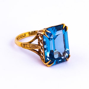 9ct gold blue synthetic stone