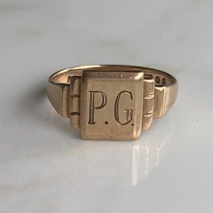 Vintage 9 Carat Gold Signet Ring