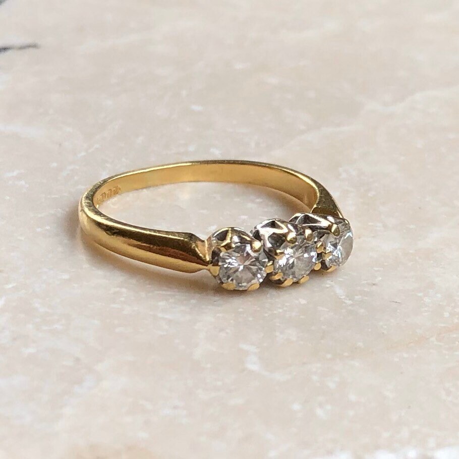 Vintage 18 Carat Gold Diamond Ring | Etsy