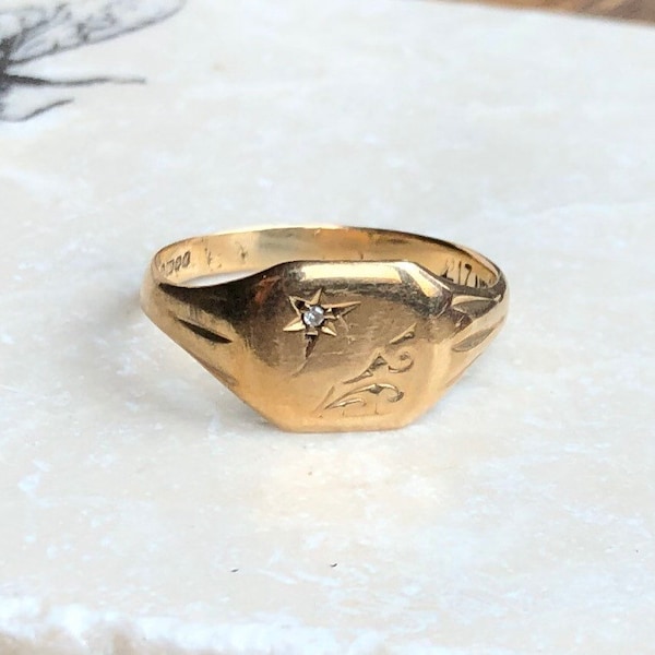 Vintage 9 Carat Gold Signet Ring with a Set Diamond