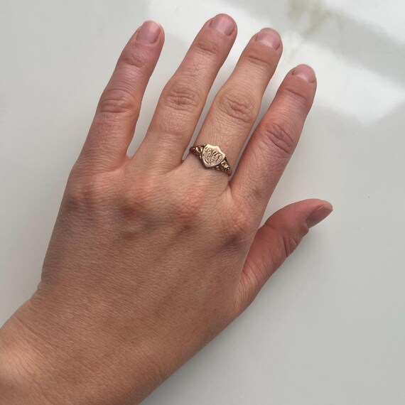 Vintage 9 Carat Rose Gold Egraved Signet Ring With Initials “LMD