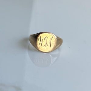 Vintage 9 Carat Yellow Gold Signet Ring