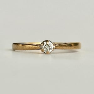 Vintage 9 Carat Gold Diamond Solitaire Ring