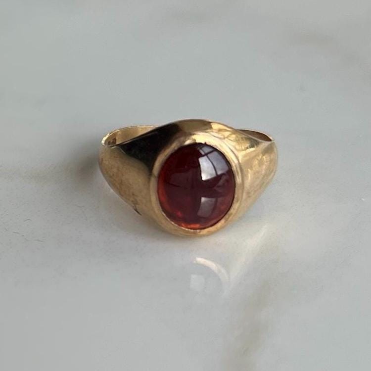 Vintage 9 Carat Gold Red Stone Ring
