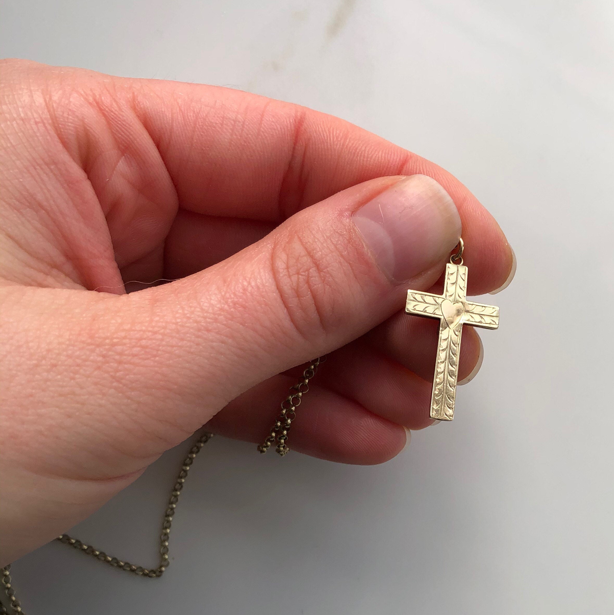 9 carat gold chain with cheap cross