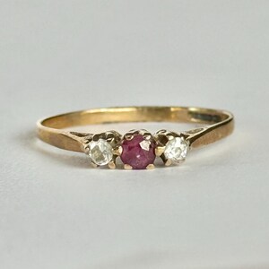 Vintage 9 Karat Gold Rubin und Diamant Drei-Stein-Ring