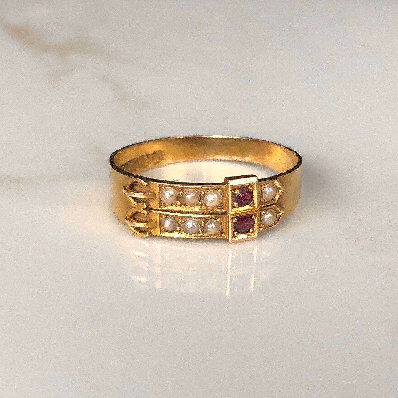 Allergisch Aas Stralend Antique 15 Carat Gold Ruby and Pearl Buckle Ring - Etsy