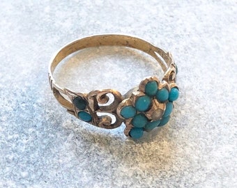 Early Victorian Turquoise Cabochon Yellow Gold Cluster Ring