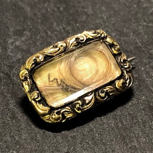 Victorian Gold Memorial Brooch