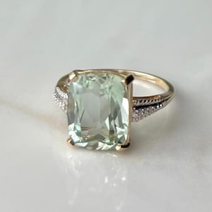 Vintage 10 Carat Gold Aquamarine and Diamond Cocktail Ring