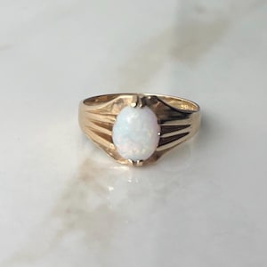 Vintage 9 Carat Gold Opal Ring