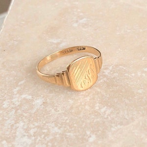 Vintage 9 Carat Gold Signet Ring