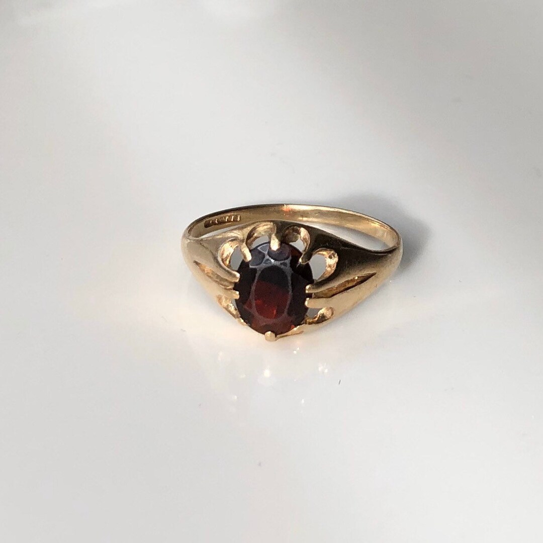 Garnet & Diamond Ring in 9ct Yellow Gold