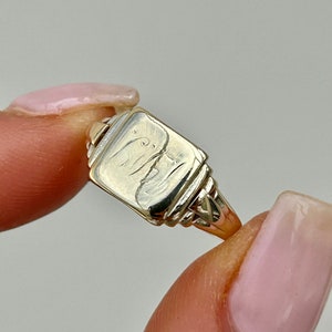 Chunky 9ct Yellow Gold Signet Ring