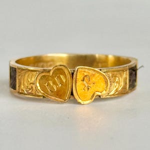 Edwardian Double Heart Mourning Band Ring in 9 Carat Gold with Hair