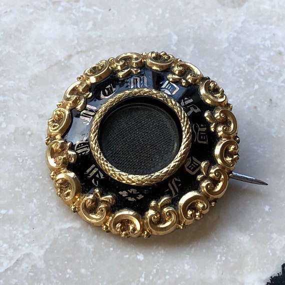 Memorial brooch deals