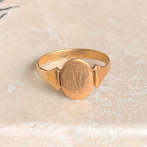 Vintage 9 Carat Yellow Gold Signet