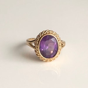 Vintage 9 Carat Yellow Gold Amethyst Ring