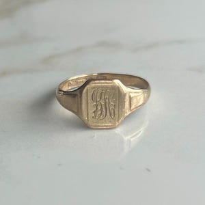 Vintage 9 Carat Yellow Gold Engraved Signet Ring