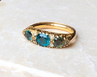 Vintage 9 Carat Gold Green and White Stone Ring