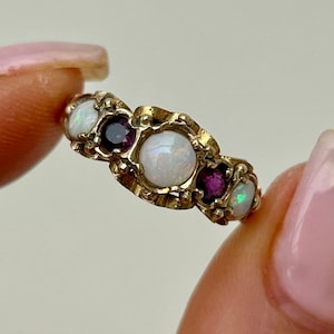 Vintage Opal & Amethyst 9ct Yellow Gold 5 Stone Ring