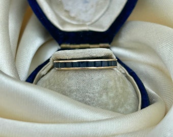 Anillo de eternidad completa de oro amarillo con zafiro vintage