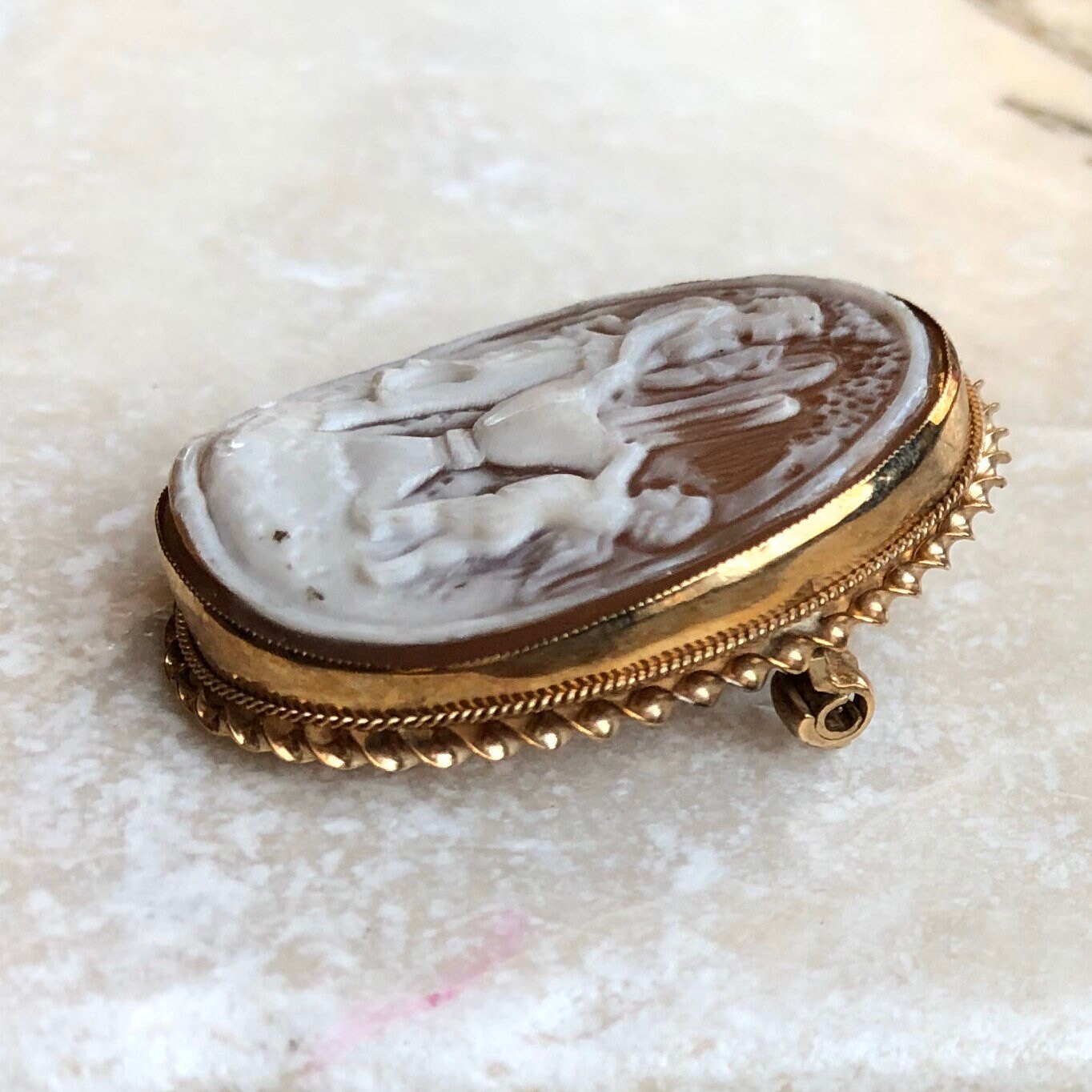 ヴィンテージゴールドカメオブローチ - Etsy 日本