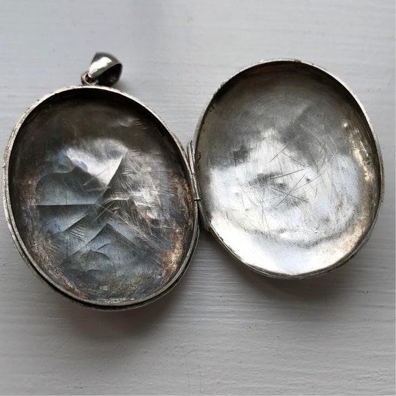 Antique Silver Locket With Beautiful Engraving - image 5