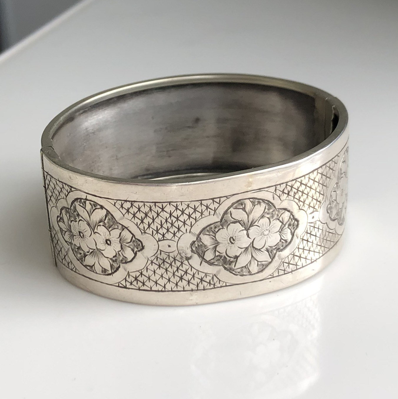 70‘s vintage bruitalist silver bangle VINTAGE 1970'S STERLING SILVER HANDMADE BRUTALIST BANGLE