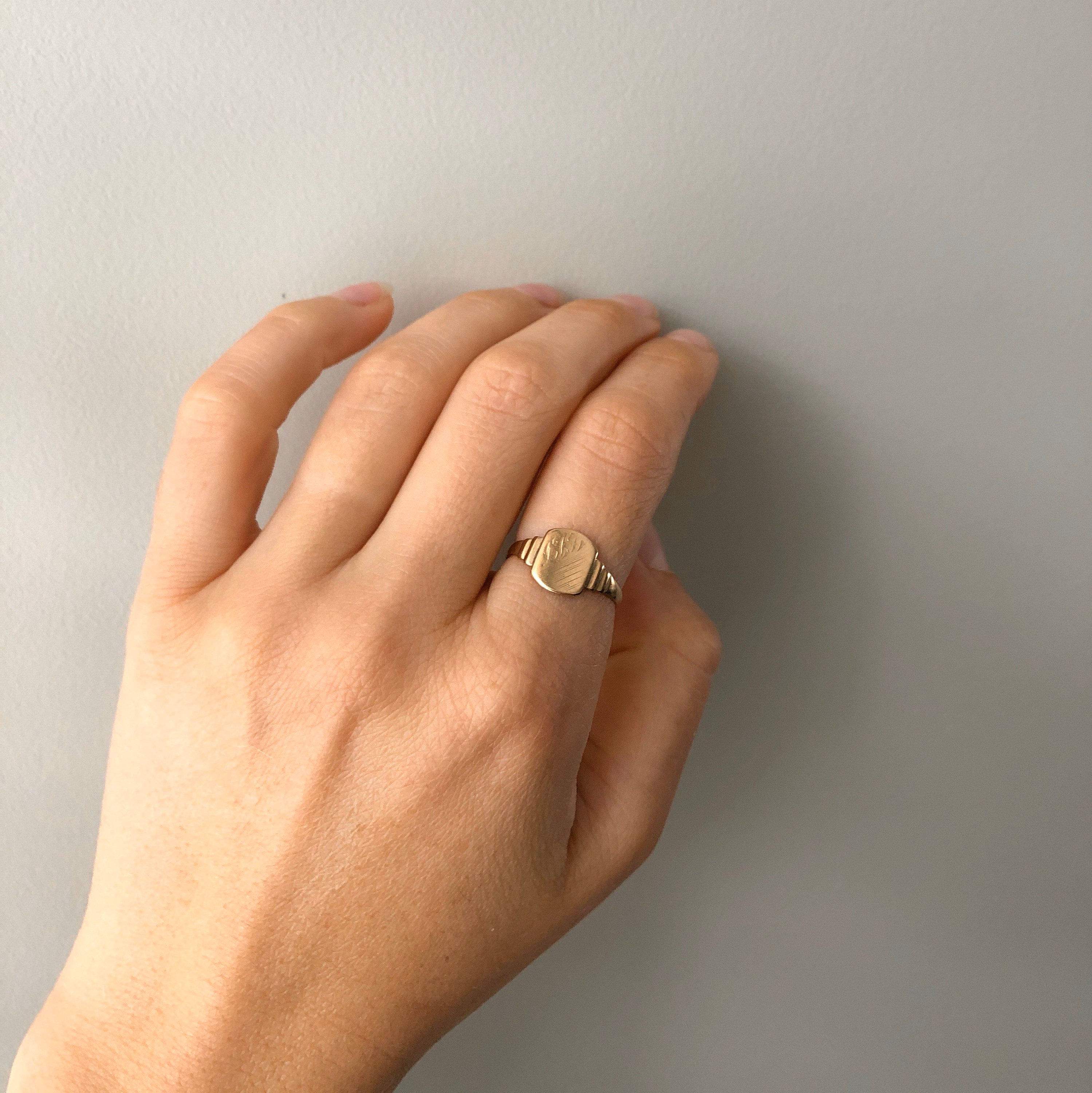Vintage 9 Carat Gold Signet Ring - Etsy