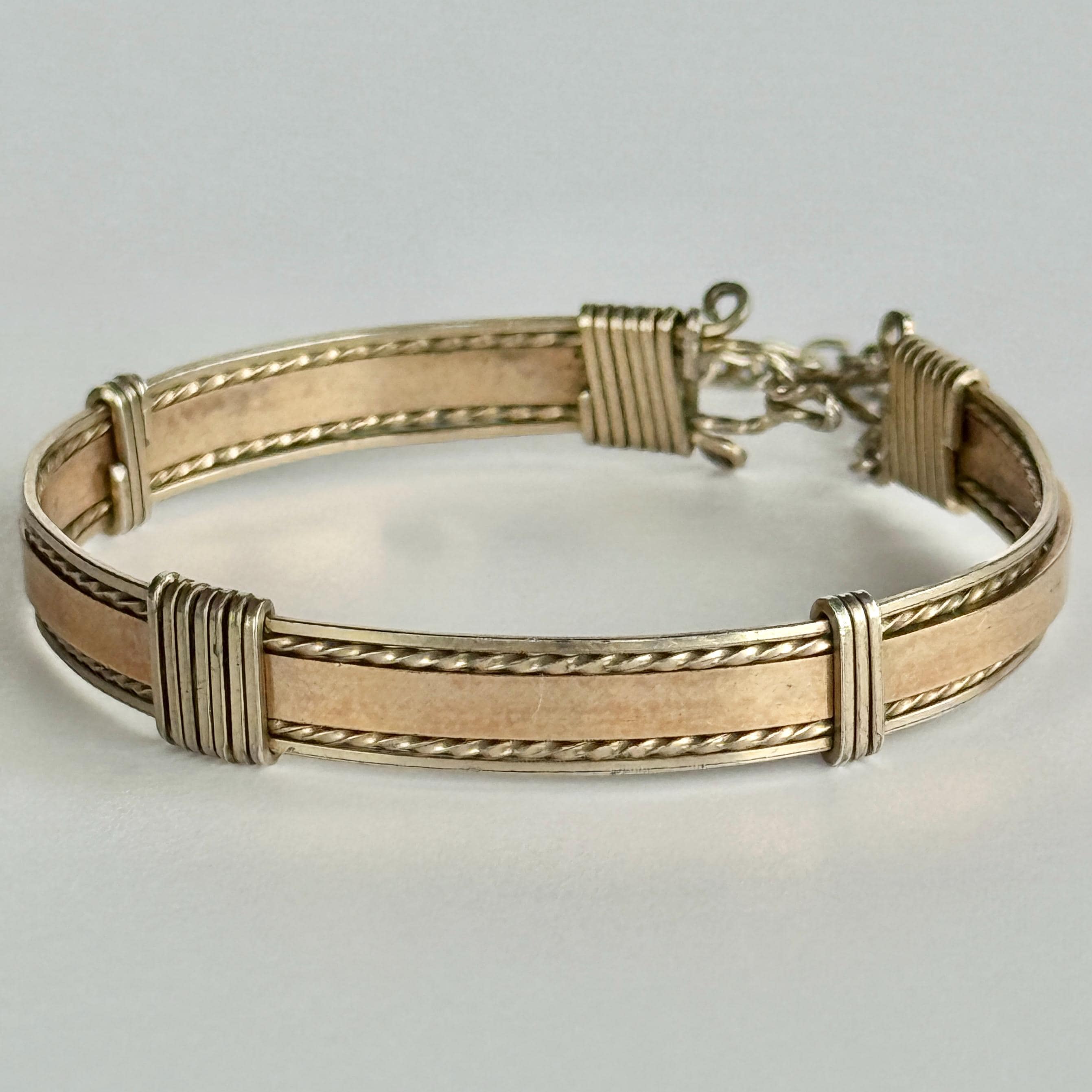 Bracelet Ancien En Argent Massif Et Or - XIXème Siècle - Style Baptême Avec Breloques