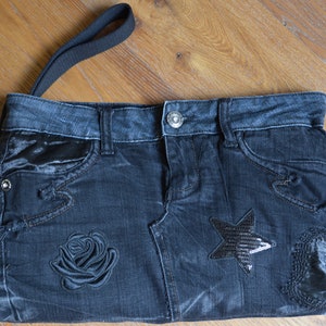 Borsa in tessuto, borsa fatta a mano, borsa con patch, borsa foderata, chiusura con zip, borsa con tasche, borsa con tracolla.