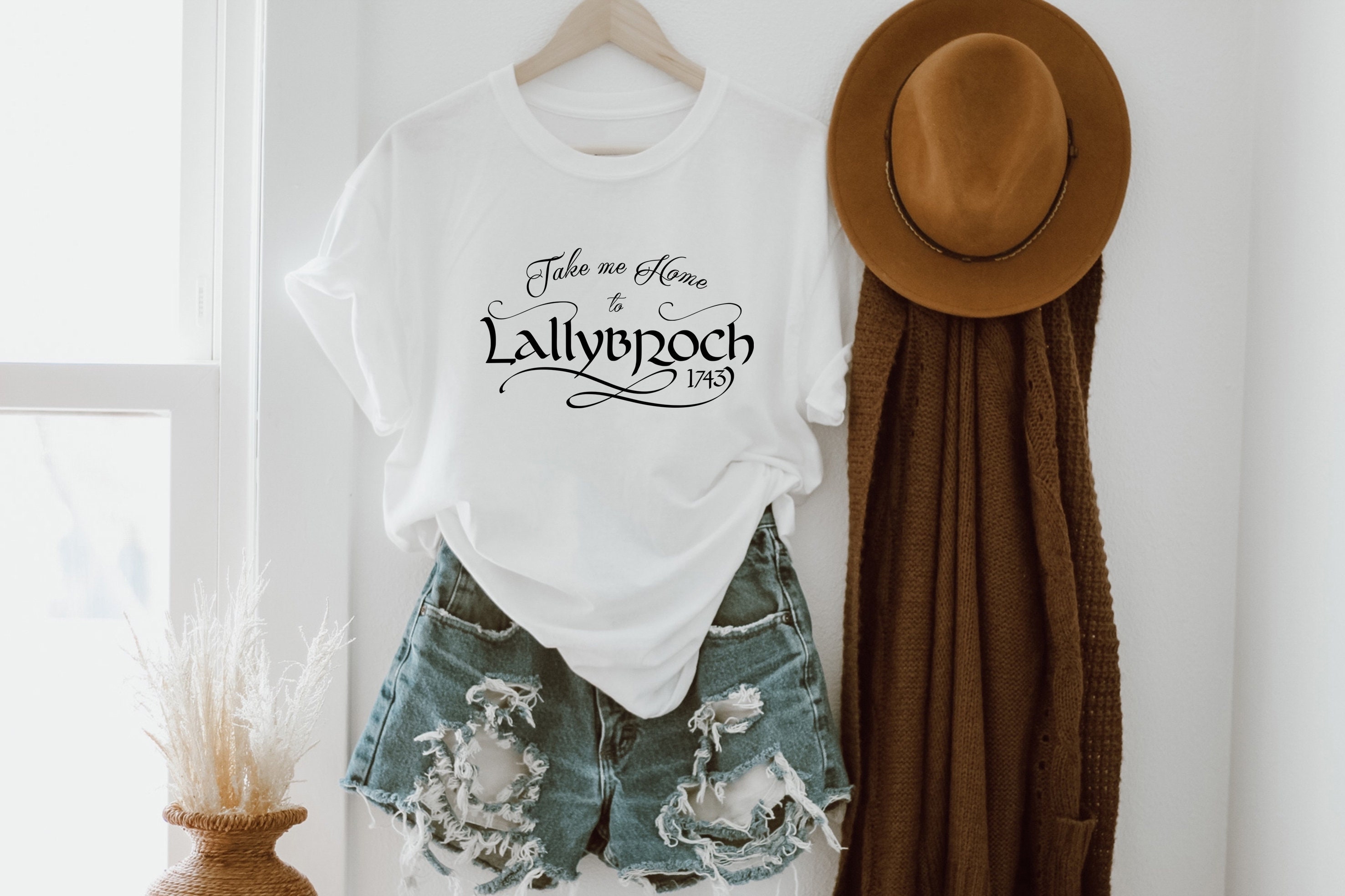  Lead Me to Lallybroch for Christmas Sassenach T-Shirt :  Clothing, Shoes & Jewelry