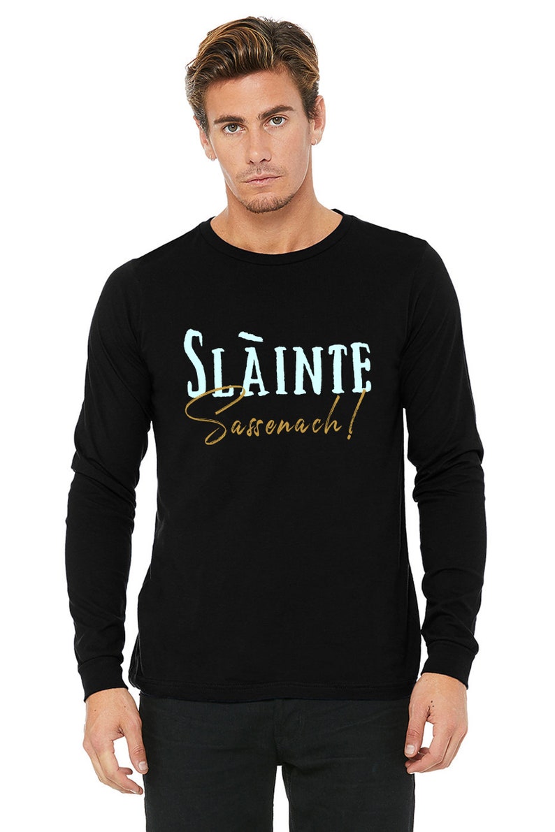 May include: Black long-sleeve t-shirt with the text "Sl&aacute;inte Sassenach!" in blue and gold lettering.