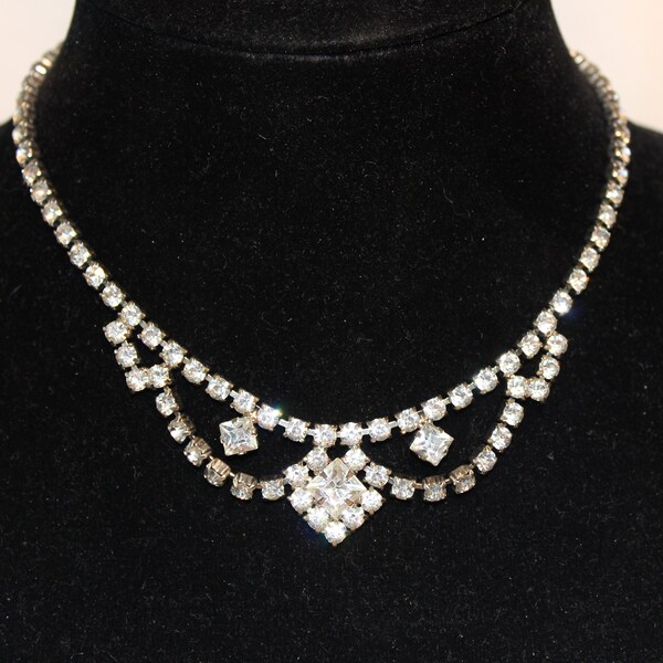 Gorgeous La Rel Rhinestone and Platinum Necklace