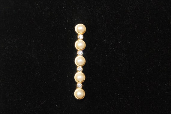 2 Piece Elegant Gold and Pearl Vintage Brooch Set - image 2