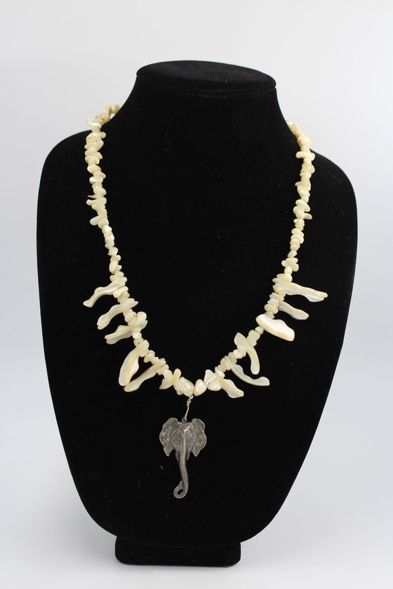 Retro Hand Carved and Polished Seashell Necklace M