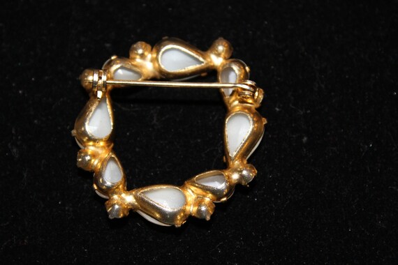 Enchanting Vintage Rhinestone Pin - image 2